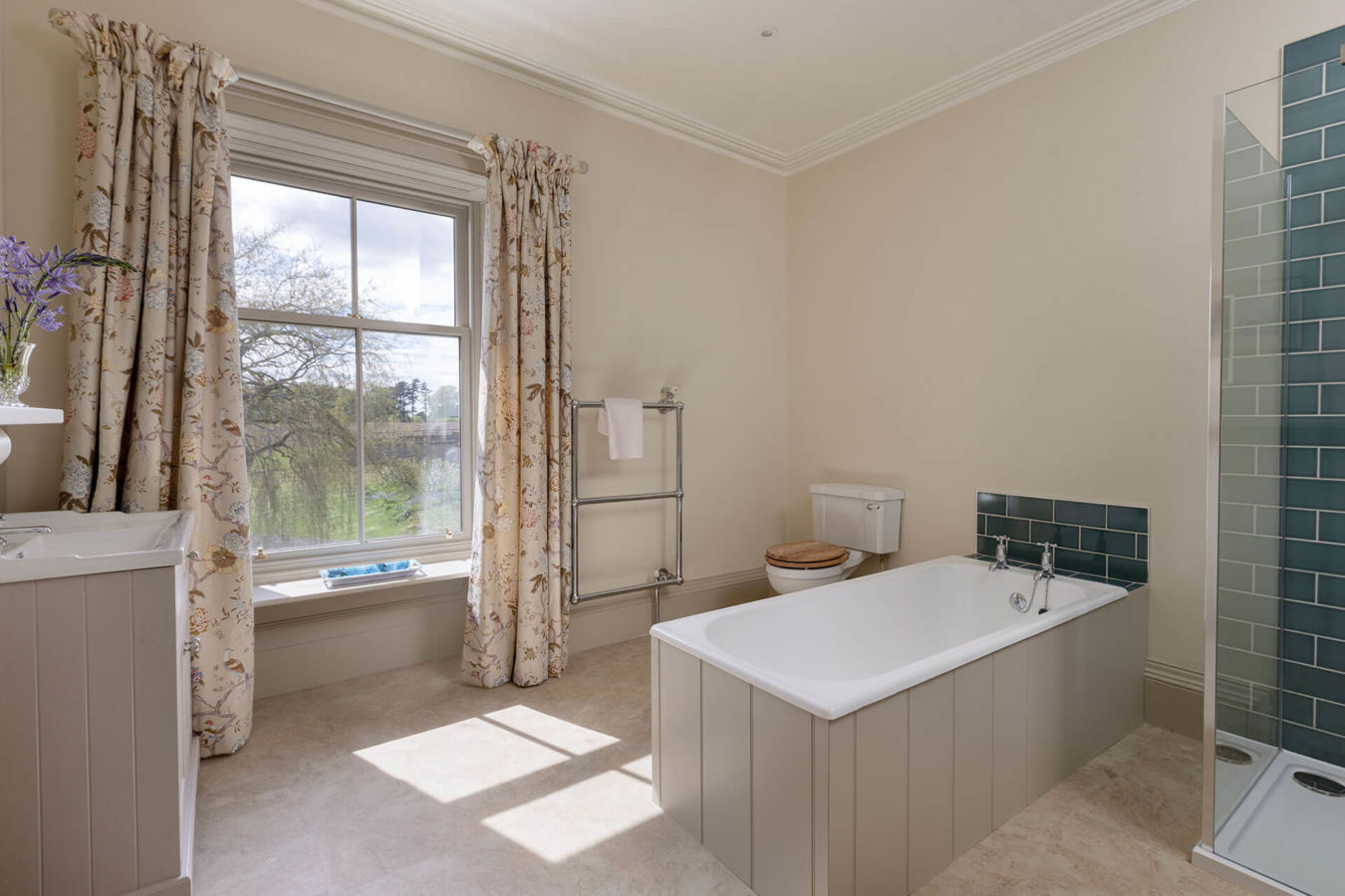 Family bathroom in Crookham Eastfield Farmhouse, Nothumberland